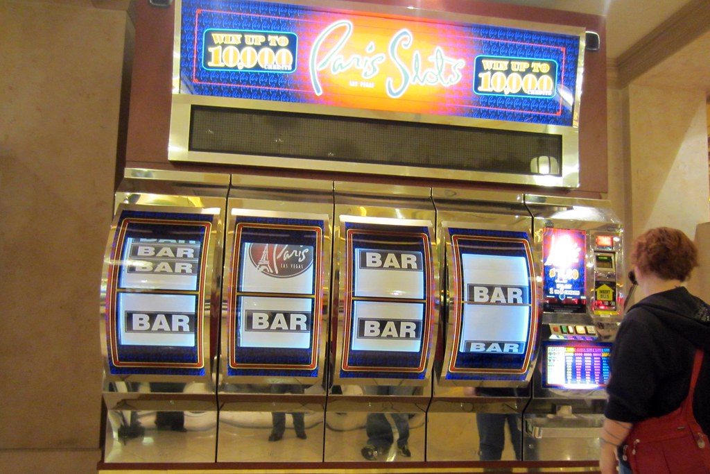 Mesin slot raksasa dengan simbol BAR