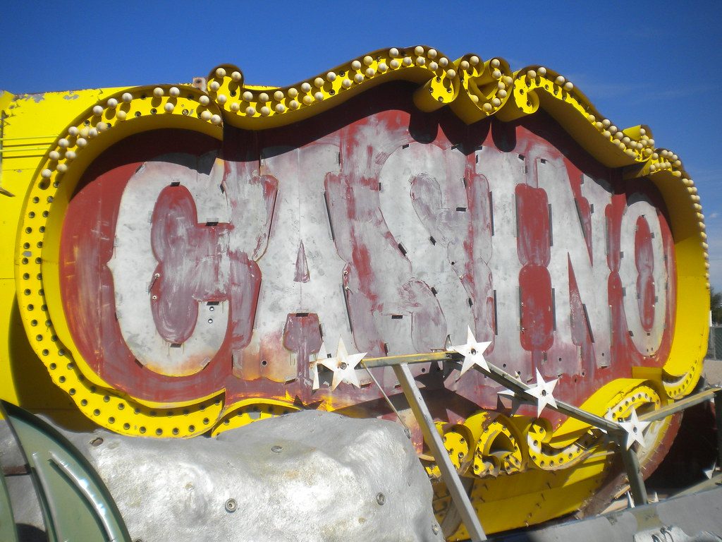 Papan tua bertuliskan CASINO